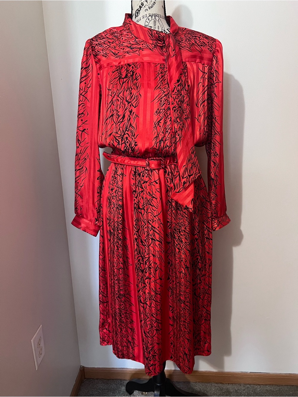 Vintage Carriage Court Red Black Print Tie Neck Pleated Midi Dress Belted 14